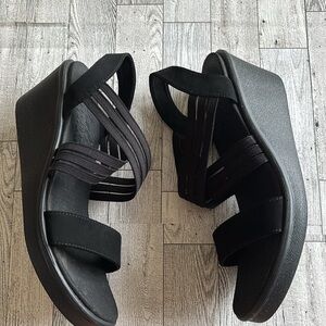Skechers Black rumble on wedge strappy sandal worn once size‎ 10